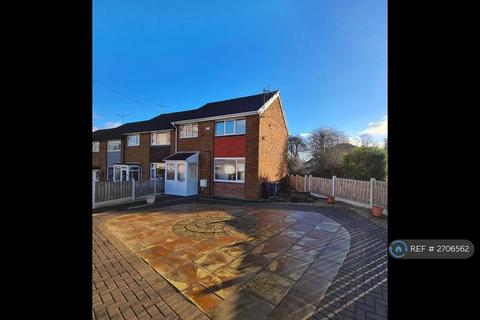 3 bedroom end of terrace house to rent, Rycroft Avenue, Leeds, LS13
