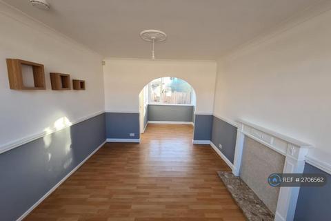 3 bedroom end of terrace house to rent, Rycroft Avenue, Leeds, LS13