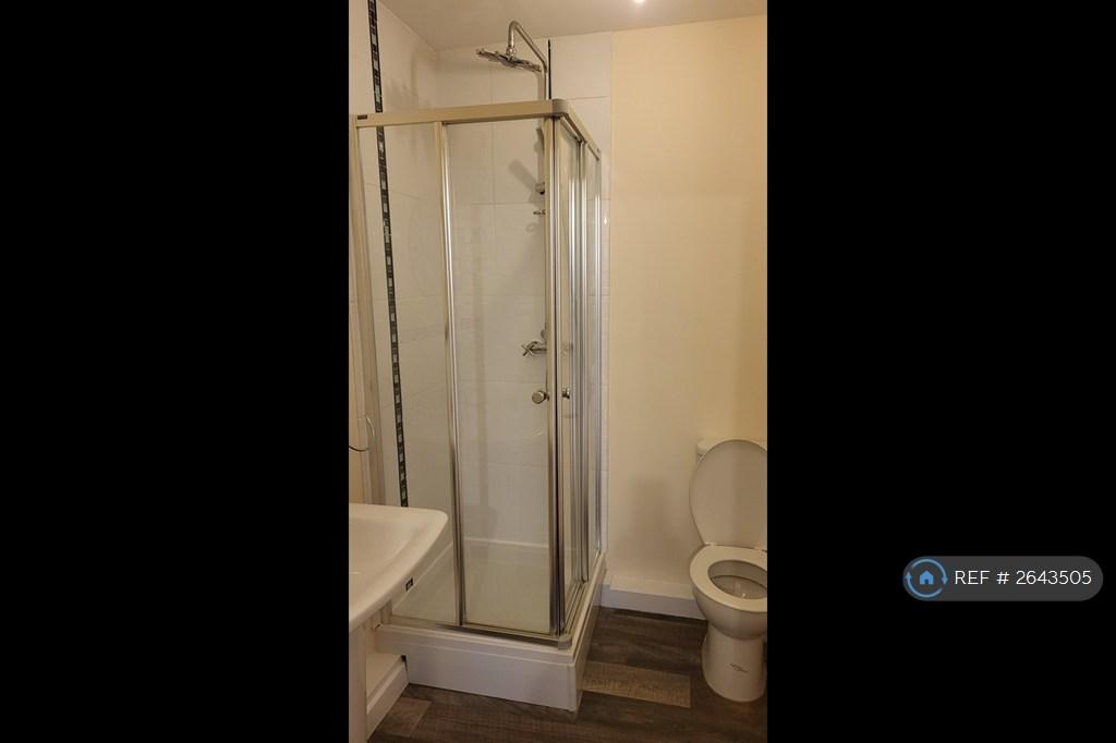 2nd Shower Room