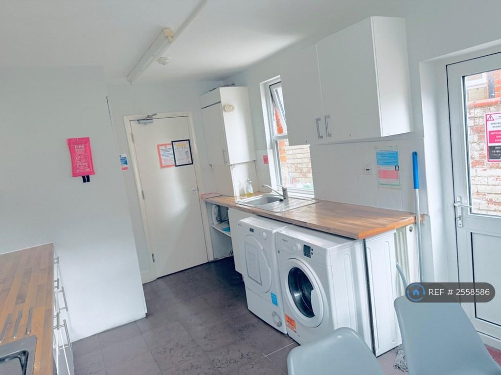 Common Kitchen With 3 Others
