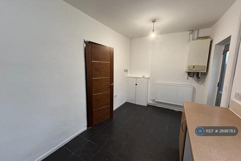 2 bedroom semi-detached house to rent, Firgrove Gardens, Rochdale, OL16