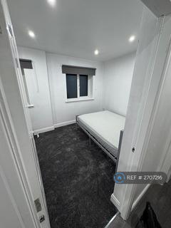 3 bedroom flat to rent, Birch Lane, Manchester, M13