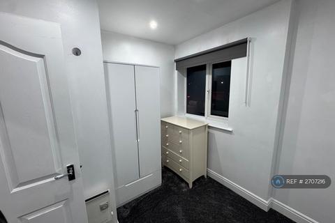 3 bedroom flat to rent, Birch Lane, Manchester, M13