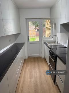 3 bedroom end of terrace house to rent, Crawford Close, Isleworth, TW7