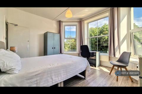 10 bedroom detached house to rent, Gro, Bangor, LL57