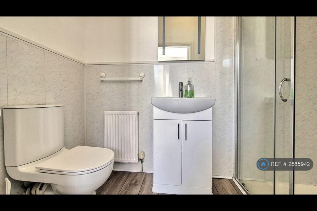 R1 Ensuite