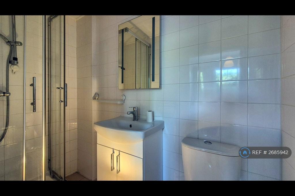 R2 Ensuite