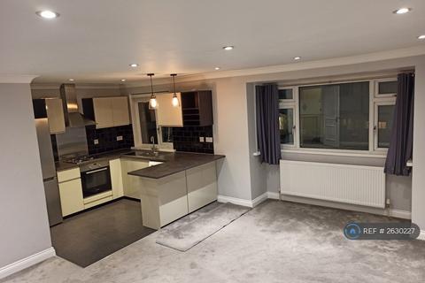 2 bedroom maisonette to rent, Orchard Court, London, N2