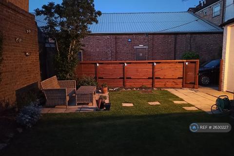 2 bedroom maisonette to rent, Orchard Court, London, N2