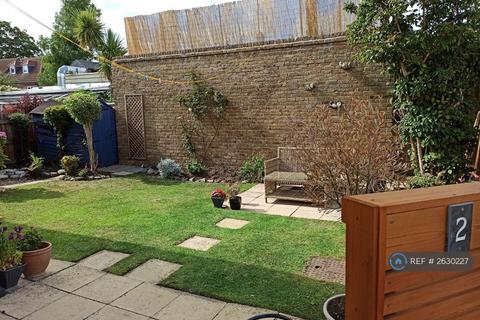 2 bedroom maisonette to rent, Orchard Court, London, N2