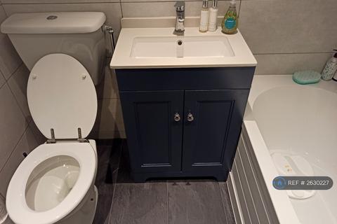 2 bedroom maisonette to rent, Orchard Court, London, N2