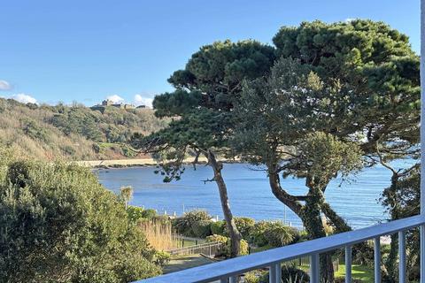 3 bedroom flat for sale, Cliff Road, Falmouth - South Cornwall