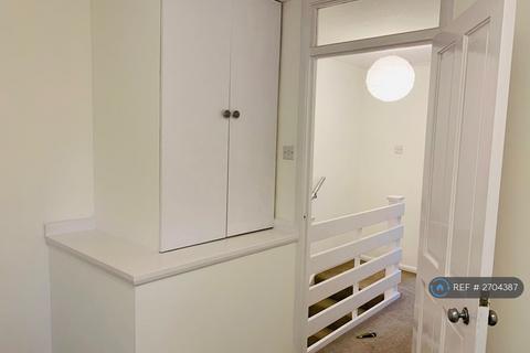 2 bedroom terraced house to rent, Ferngill Close, Nottingham, NG2