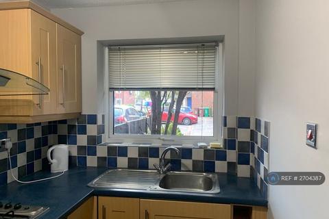 2 bedroom terraced house to rent, Ferngill Close, Nottingham, NG2