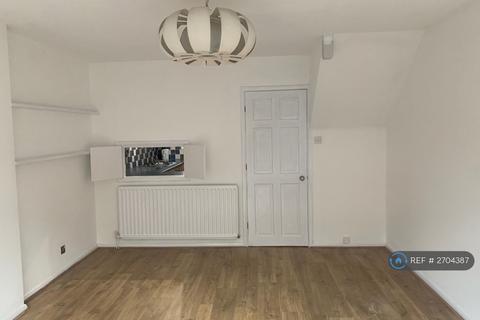 2 bedroom terraced house to rent, Ferngill Close, Nottingham, NG2