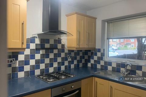 2 bedroom terraced house to rent, Ferngill Close, Nottingham, NG2