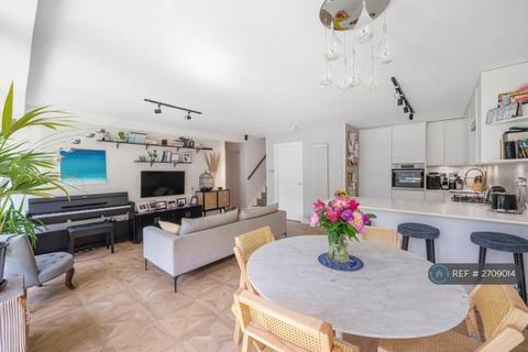 4 bedroom maisonette to rent, Goulden House, London, SW11