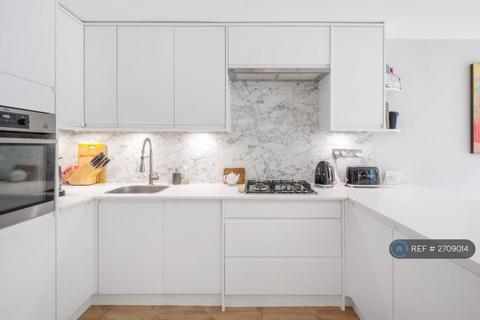 4 bedroom maisonette to rent, Goulden House, London, SW11