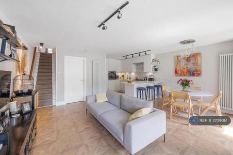 4 bedroom maisonette to rent, Goulden House, London, SW11