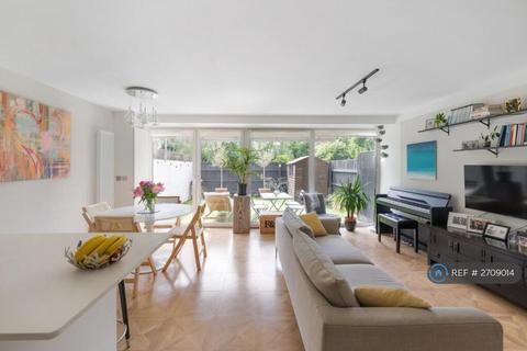 4 bedroom maisonette to rent, Goulden House, London, SW11