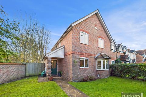 undefined, Floral Court, Hare Hatch RG10