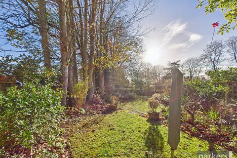 undefined, Floral Court, Hare Hatch RG10