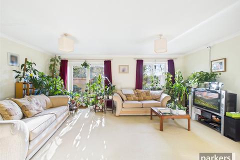 undefined, Floral Court, Hare Hatch RG10