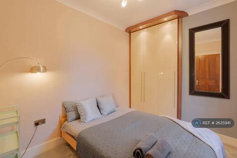 3 bedroom flat to rent, Charlbert Court, St John's Wood, NW8