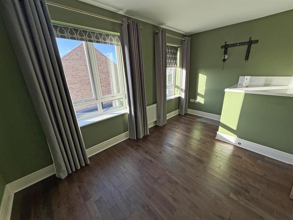 Bedroom 1.jpg
