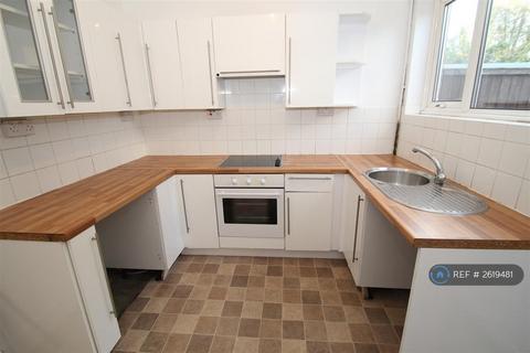 3 bedroom semi-detached house to rent, Weir Gardens, Rayleigh, SS6