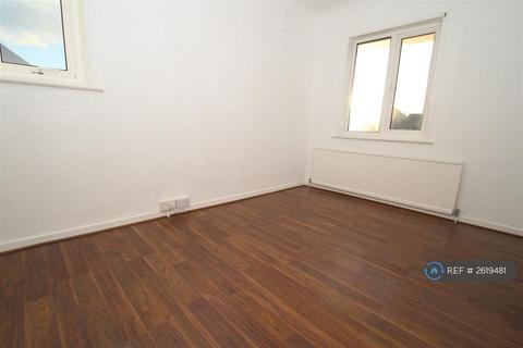 3 bedroom semi-detached house to rent, Weir Gardens, Rayleigh, SS6