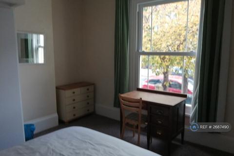 1 bedroom in a house share to rent, Denman Road, London, SE15
