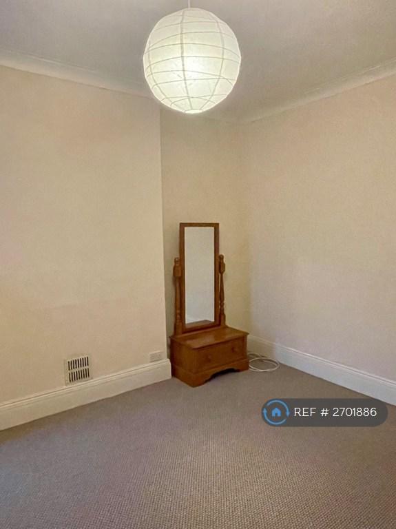 Middle Bedroom