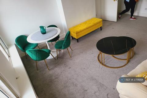 2 bedroom flat to rent, Brompton Road, London, SW3