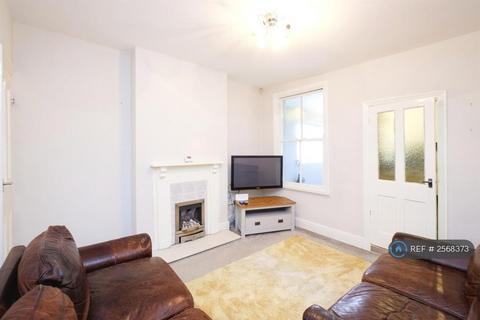 2 bedroom end of terrace house to rent, War Lane, Harborne, B17