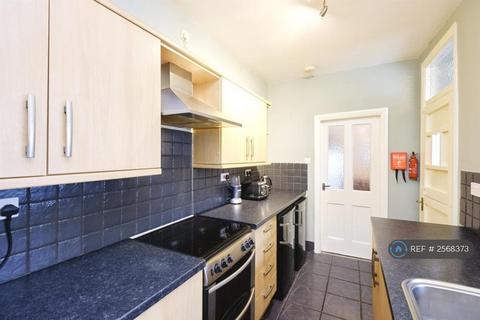 2 bedroom end of terrace house to rent, War Lane, Harborne, B17