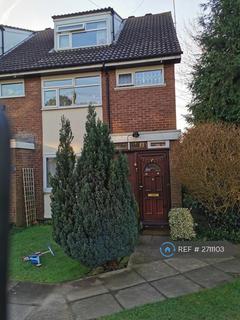 2 bedroom maisonette to rent, Claire Court, Pinner, HA5