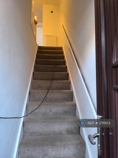 2 bedroom maisonette to rent, Claire Court, Pinner, HA5