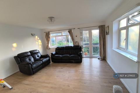 2 bedroom maisonette to rent, Claire Court, Pinner, HA5