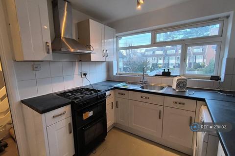 2 bedroom maisonette to rent, Claire Court, Pinner, HA5