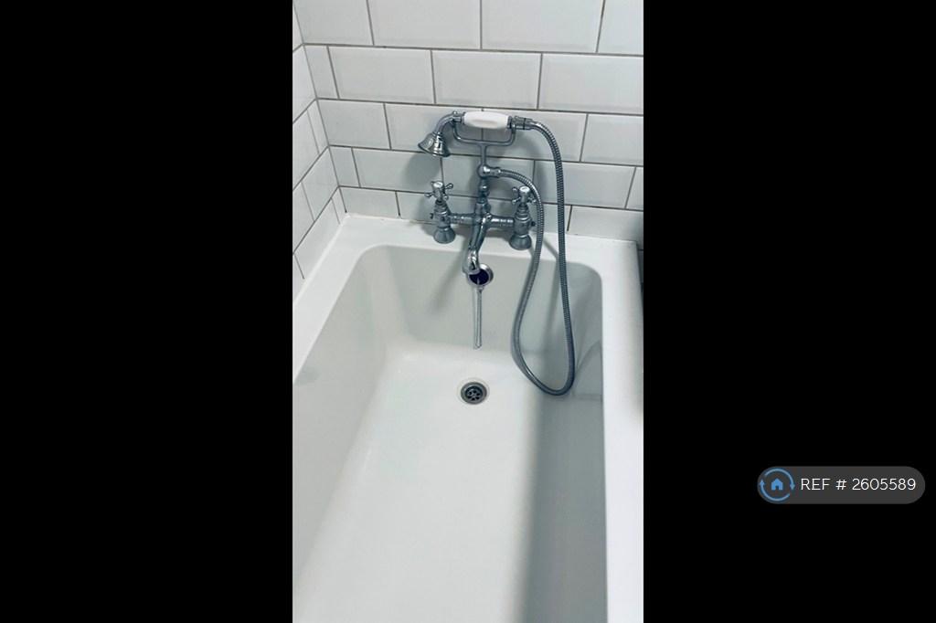 Metro Tiles / Mixer Taps
