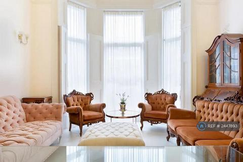 2 bedroom flat to rent, Russell Road, London, W14