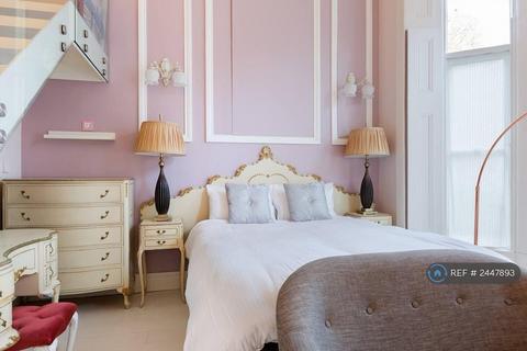 2 bedroom flat to rent, Russell Road, London, W14