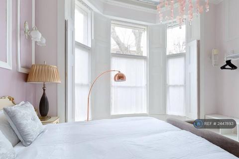 2 bedroom flat to rent, Russell Road, London, W14