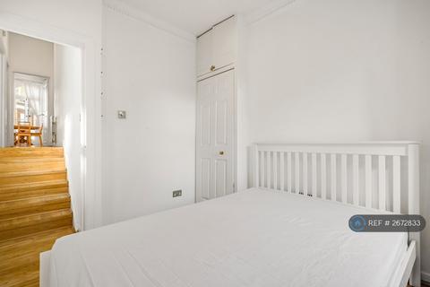 2 bedroom flat to rent, Fulham Road, London, SW6
