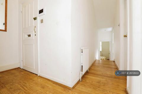 2 bedroom flat to rent, Fulham Road, London, SW6