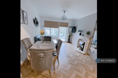 3 bedroom flat to rent, Monkton Court, Bournemouth, BH4