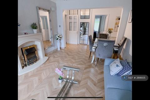 3 bedroom flat to rent, Monkton Court, Bournemouth, BH4