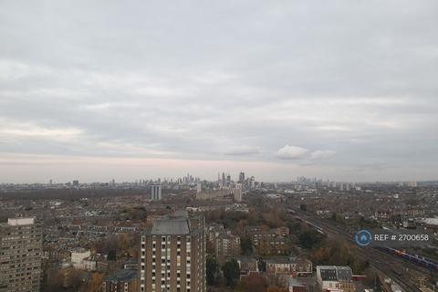 2 bedroom flat to rent, Duval House, London, SW11