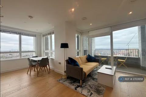 1 bedroom in a flat share to rent, Duval House, London, SW11